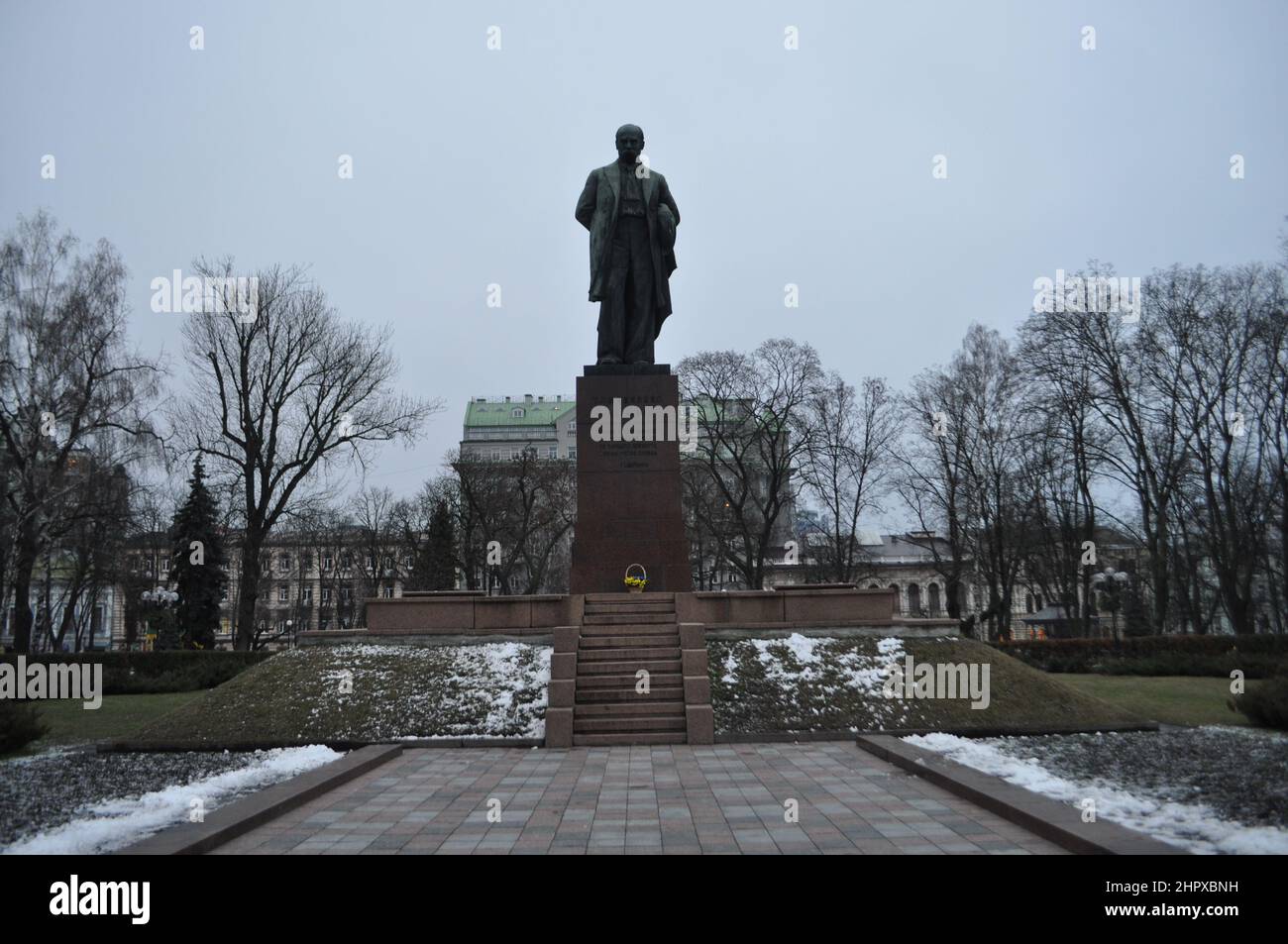 Una statua di Taras Shevchenko (poeta ucraino, scrittore, artista, figura pubblica e politica, folklore ed etnografo) presso l'Università Nazionale di Kiev Foto Stock