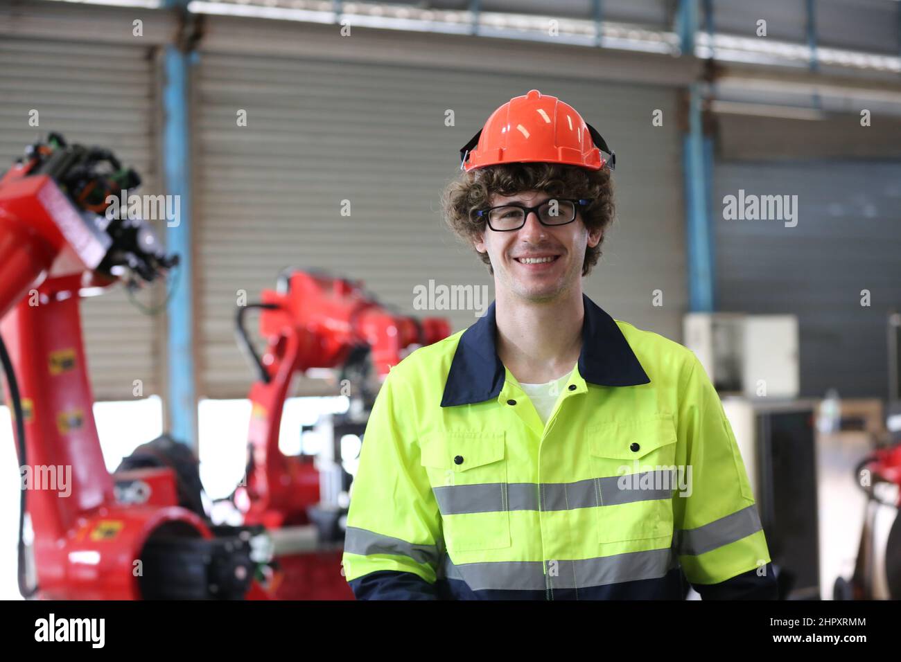 Factory Engineer macchine operative in fabbrica. Foto Stock