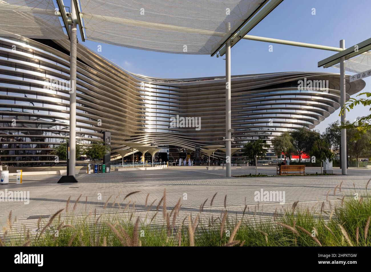 Alif – The Mobility Pavilion è uno dei tre padiglioni dell'Expo 2020 di Dubai, basati sui temi della mobilità, della sostenibilità e delle opportunità Foto Stock