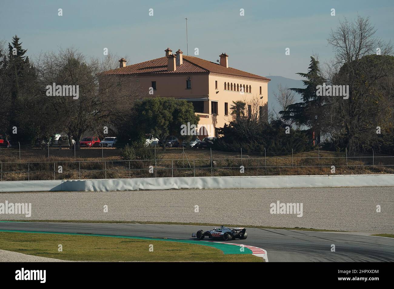 Barcellona, Spagna. 24th Feb 2022. Test: Formula 1, test in vista della stagione 2022, Day 2: Mick Schumacher dalla Germania del Team Haas F1 è fuori pista. Credit: Hasan Bratic/dpa/Alamy Live News Foto Stock