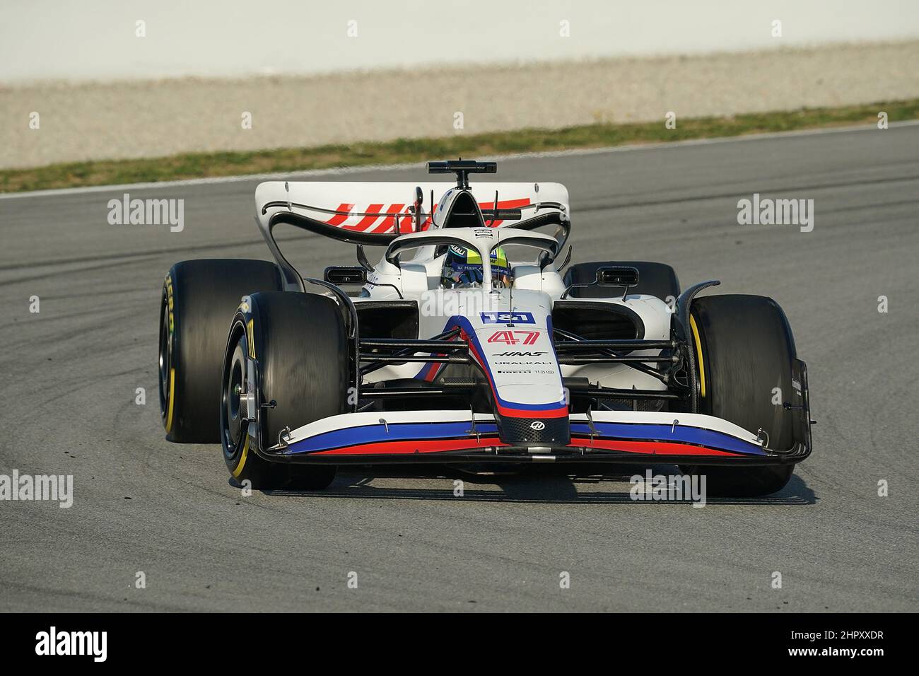 Barcellona, Spagna. 24th Feb 2022. Test: Formula 1, test in vista della stagione 2022, Day 2: Mick Schumacher dalla Germania del Team Haas F1 è fuori pista. Credit: Hasan Bratic/dpa/Alamy Live News Foto Stock