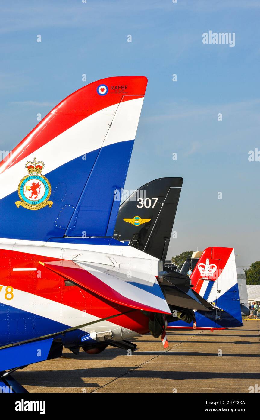 Tail of Royal Air Force BAe Hawk T1 mostra solo aereo jet trainer aereo in speciale bandiera sindacale o Union jack British schema colore. Code britanniche Foto Stock
