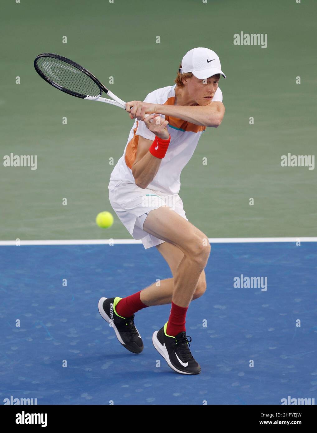 Tennis - ATP 500 - Dubai Tennis Championships - The Dubai Duty Free Tennis  Centre, Dubai, Emirati Arabi Uniti - 24 febbraio 2022 Jannik sinner in  azione durante la sua quarta partita