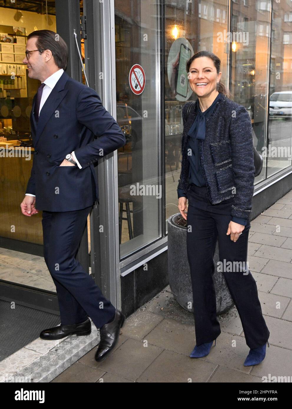 Il Principe Daniel e la Principessa Vittoria visitano l'Istituto svedese per gli studi di politica europea, SIEPS, a Stoccolma, Svezia, febbraio 24, 2022. Foto Claudio Bresciani / TT code 10090 Foto Stock