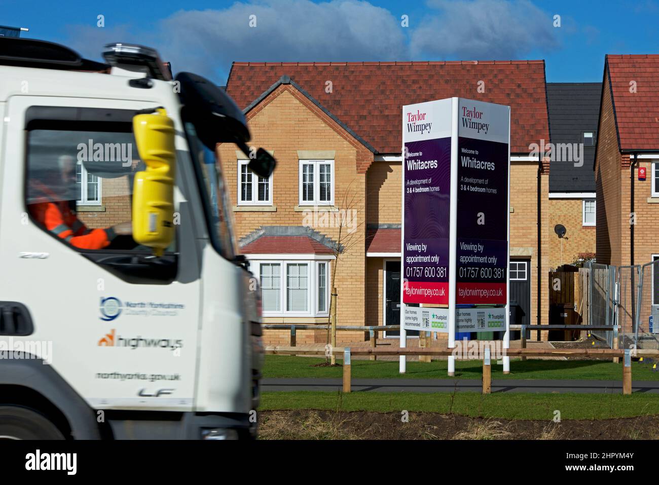 Case costruite da Taylor Wimpey a Whitacres, un nuovo sviluppo housaing a Hambleton, North Yorkshire, Inghilterra Regno Unito Foto Stock