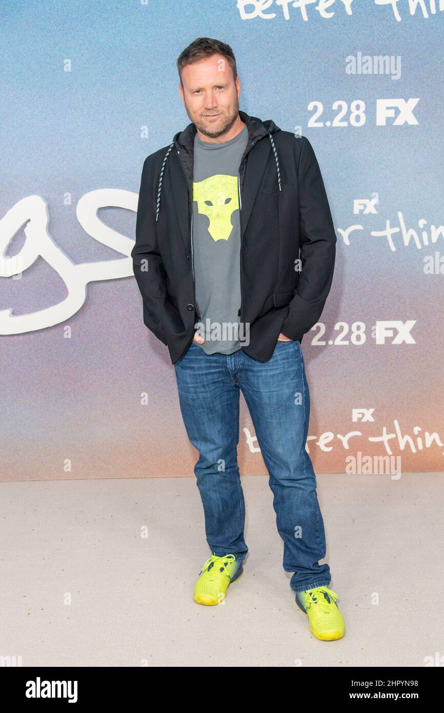 Greg Cromer partecipa alla stagione cinque di FX 'Better Things' al cimitero Hollywood Forever di Hollywood, California, il 23 febbraio 2022 Foto Stock