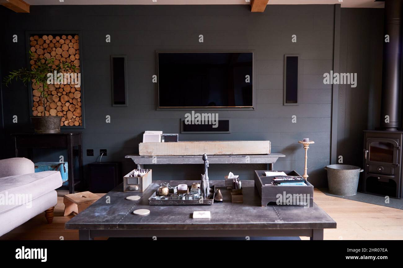 Interno di salotto con televisione in moderno Open Plan House o appartamento Foto Stock