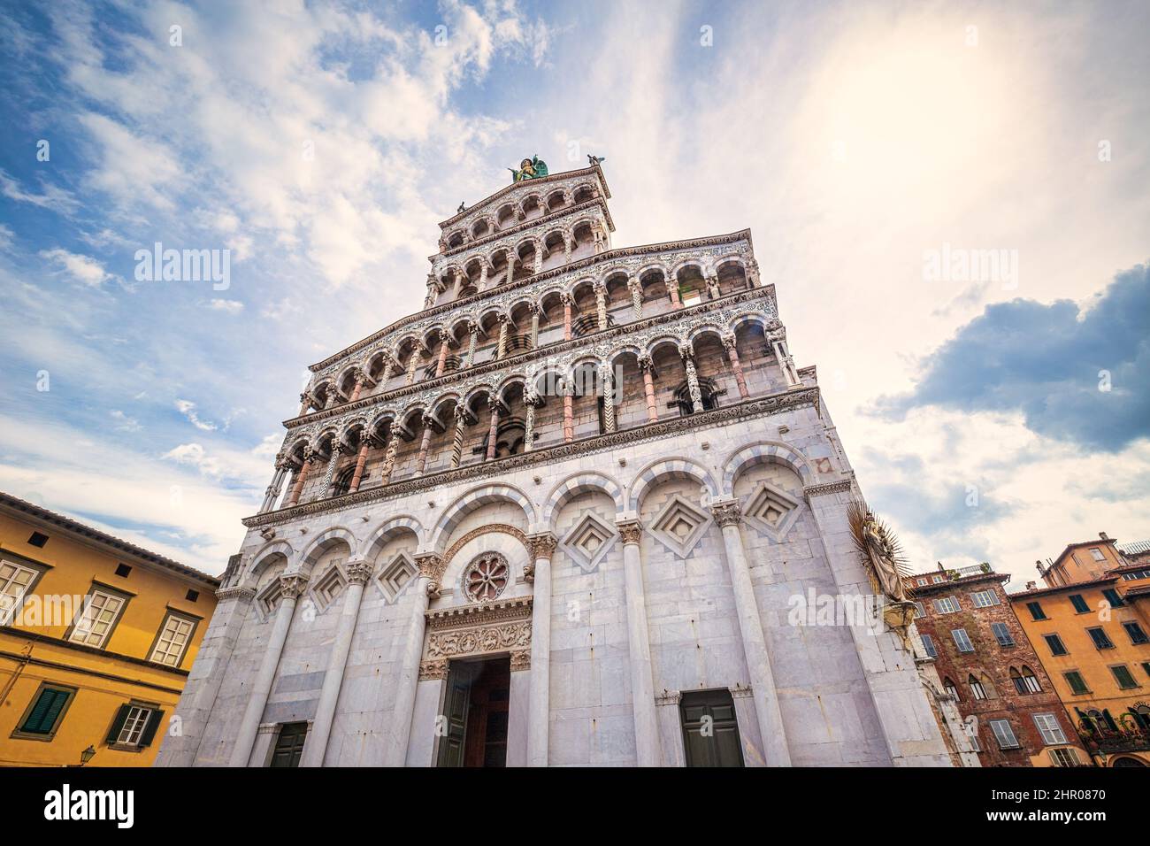San Michele in Foro, una chiesa cattolica romana di basilica a Lucca, in un'antica città della Toscana, in Europa. Foto Stock