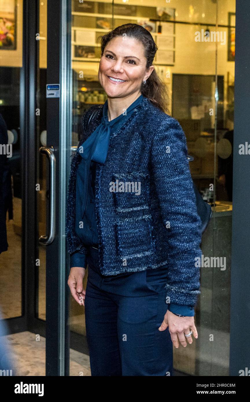 Crown Princess Victoria visita l'Istituto svedese per gli studi di politica europea, SIEPS, a Stoccolma, Svezia, febbraio 24, 2022. Foto Claudio Bresciani / TT code 10090 Foto Stock