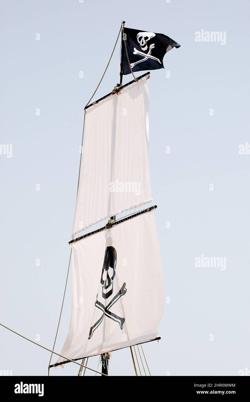 Bandiera Pirat e vele. Foto Stock