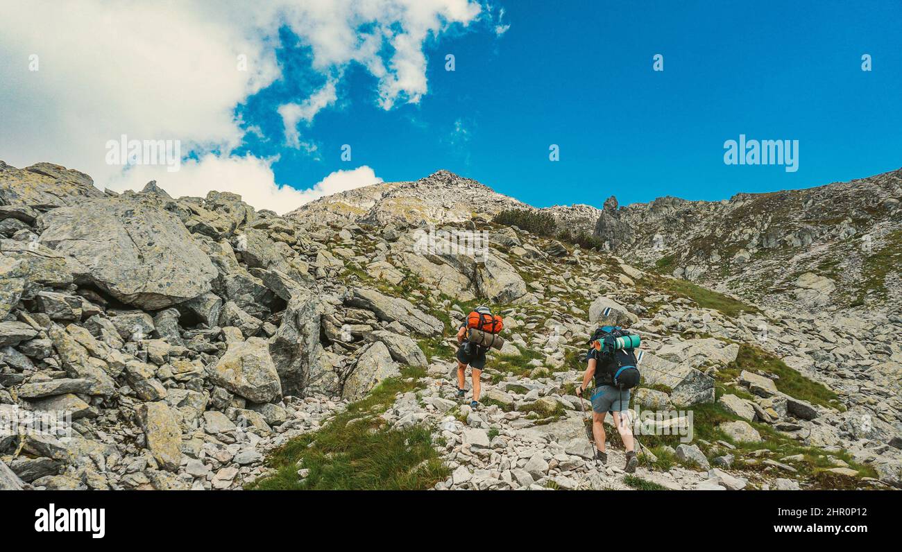 Escursioni su strade storiche e magnifiche viste sulle montagne di Retezat Foto Stock