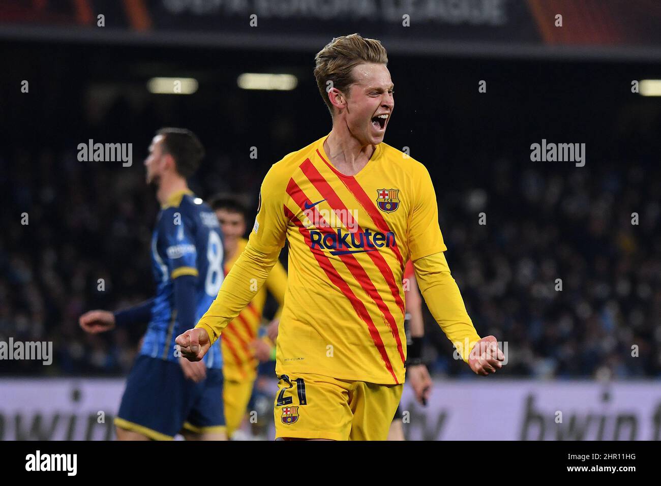 Napoli, Italia. 24th Feb 2022. Il centrocampista di Barcellona, Frenkie de Jong, dopo aver segnato il gol 0-2 durante SSC Napoli vs FC Barcellona, partita di calcio Europa League a Napoli, Italia, febbraio 24 2022 Credit: Independent Photo Agency/Alamy Live News Foto Stock