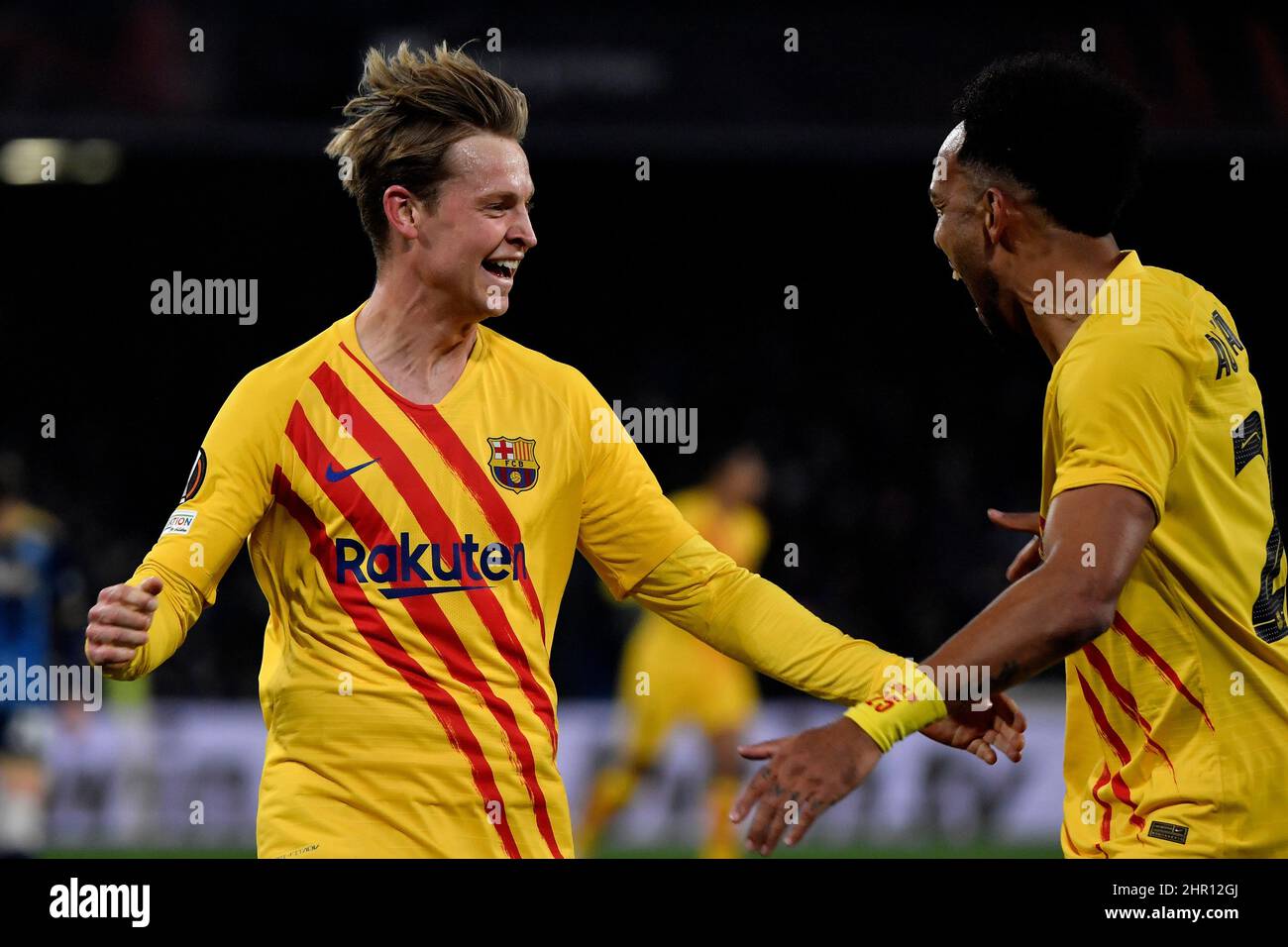 Napoli, Italia. 24th Feb 2022. Frenkie de Jong di Barcellona festeggia con Pierre-Emerick Aubameyang dopo aver segnato l'obiettivo del 0-2 durante la partita di calcio della seconda tappa di Europa League Knock-out Play-off tra SSC Napoli e FC Barcellona allo stadio Diego Armando Maradona di Napoli (Italia), 24th febbraio 2021. Foto Andrea Staccioli/Insidefoto Credit: Ininsidefoto srl/Alamy Live News Foto Stock