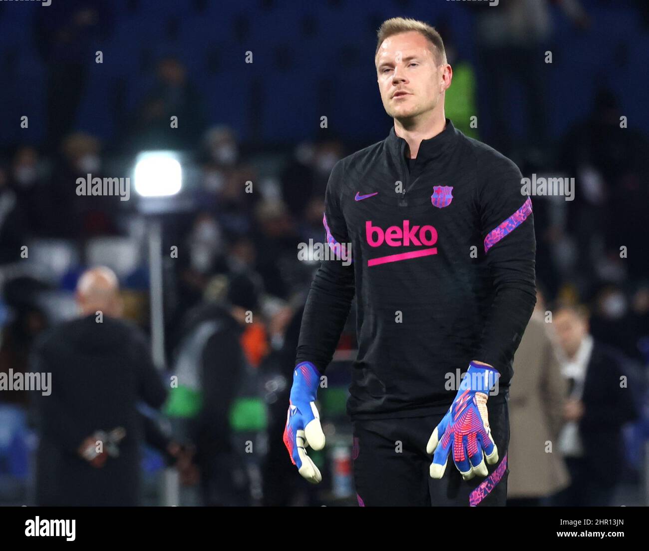 Napoli, Campania, Italia. 24th Feb 2022. Durante la partita di calcio dell'Europa League SSC Napoli vs FC Barcellona il 24 febbraio 2022 allo stadio Diego Armando Maradona di Napoli.in foto: M. Ter Stegen (Credit Image: © Fabio Sasso/ZUMA Press Wire) Foto Stock