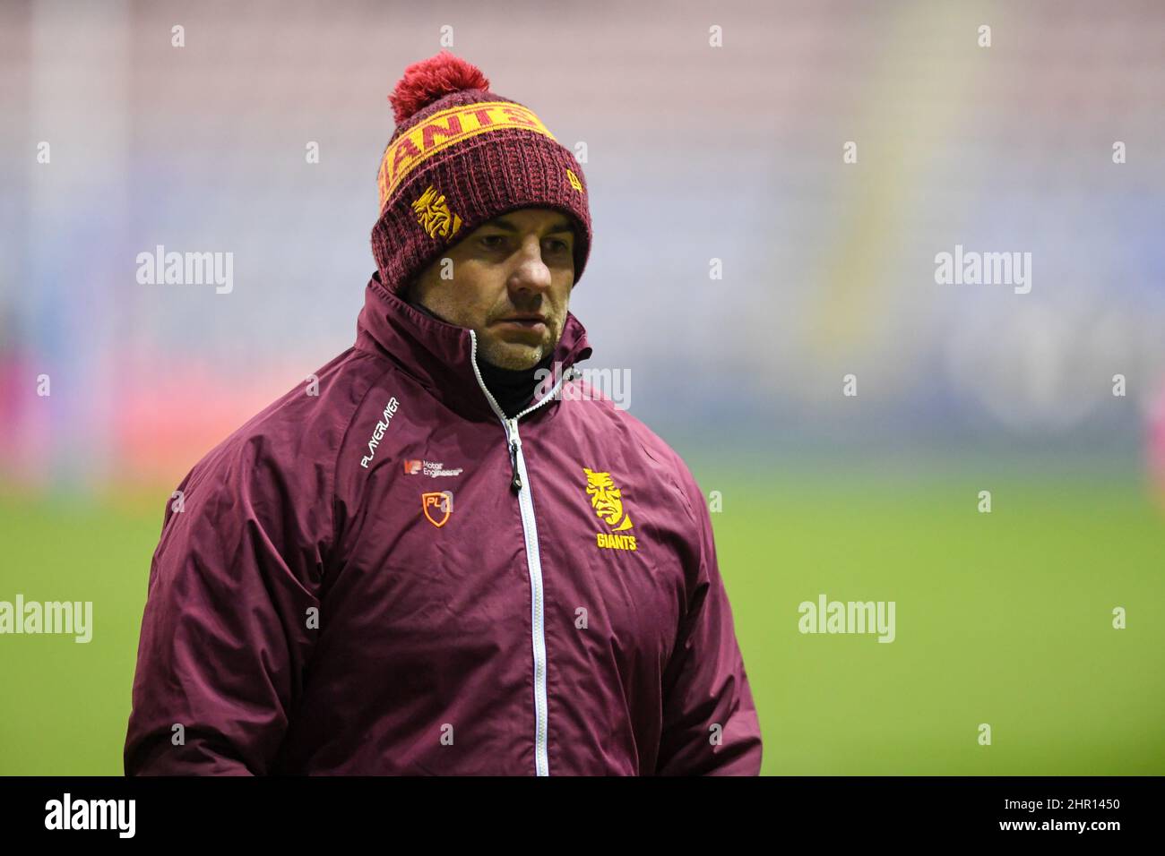 Ian Watson Head Coach of Huddersfield Giants lascia il campo a Gove, il suo team a metà tempo parla Foto Stock