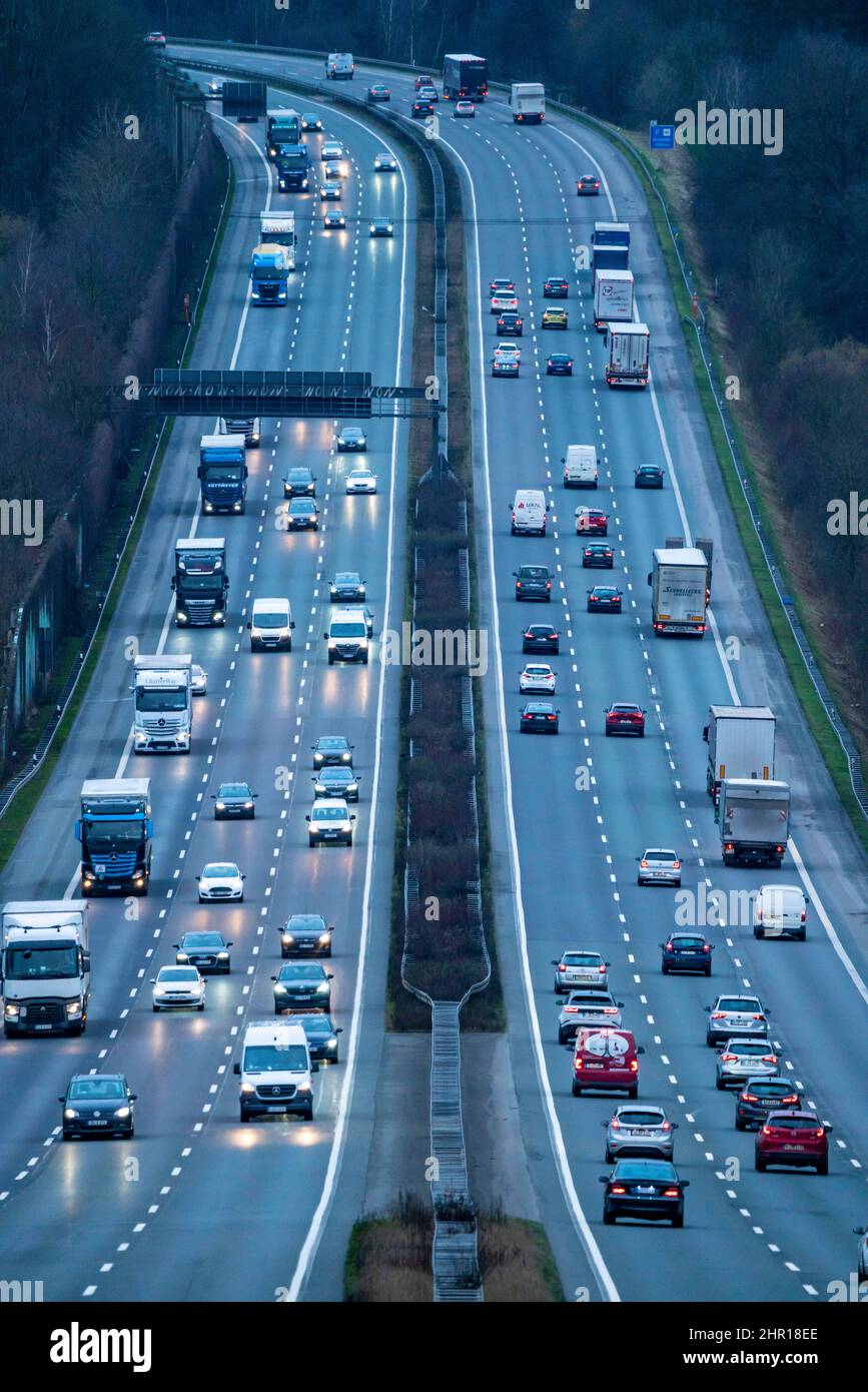 Autostrada A1, nei pressi di Gevelsberg, vista in direzione sud-ovest, traffico normale, autocarri e automobili, espansione a 6 corsie, NRW, Germania, Foto Stock