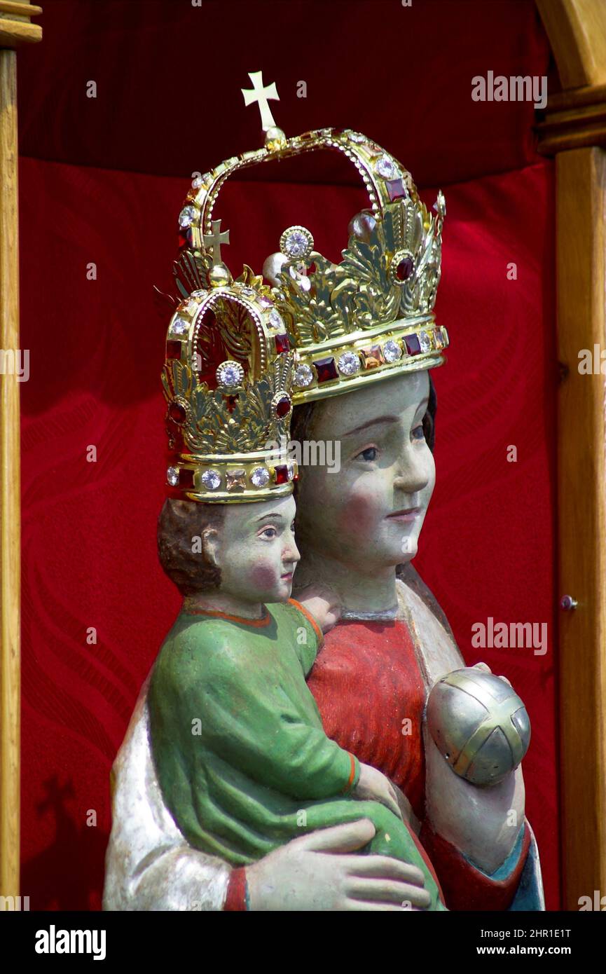 Wieleń Zaobrzański Wielkopolska Grande Polonia, Großpolen, Polen, Polska; figura gotica di Madonna col Bambino. Gotische Figur der Gottesmutter mit kind Foto Stock