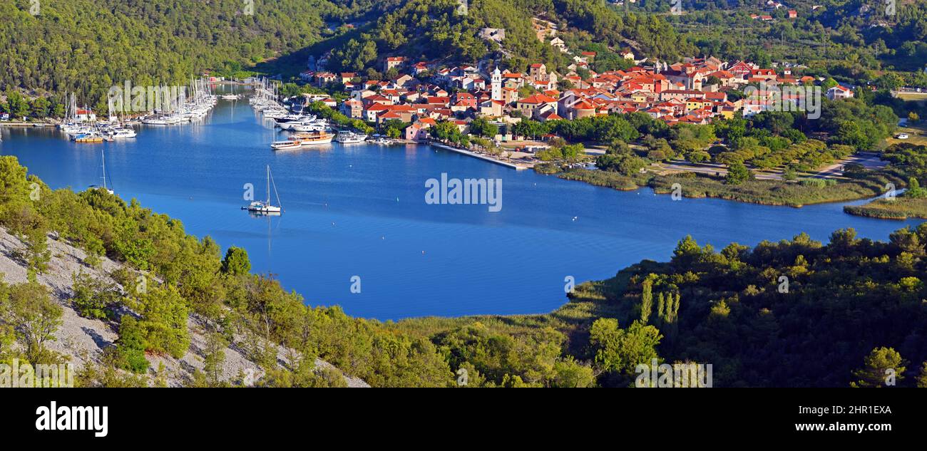 Vista panoramica di Skadin, Croazia, Parco Nazionale di Krka, Skradin Foto Stock