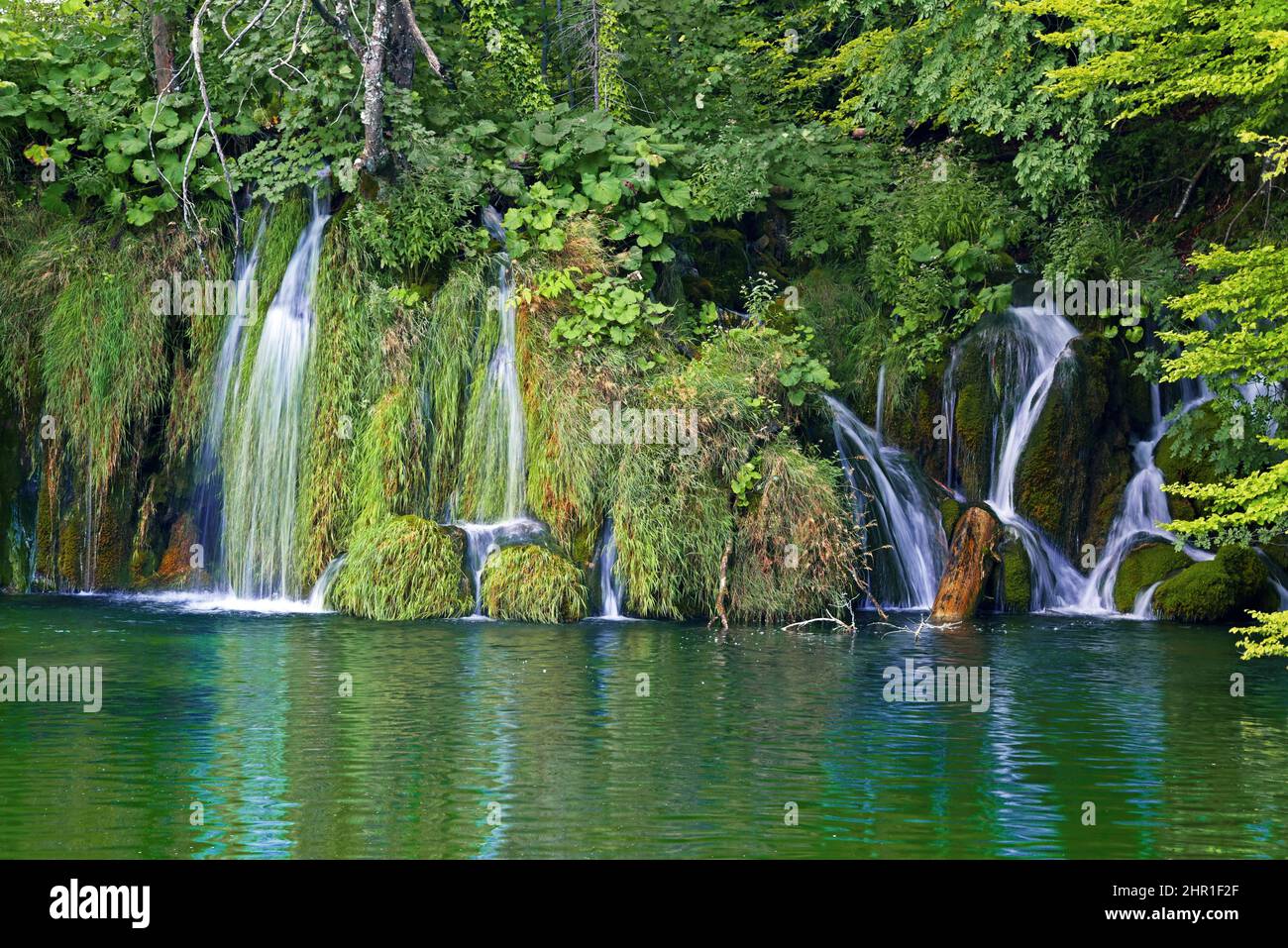 Cascate e lago, Croazia, Parco Nazionale dei Laghi di Plitvice Foto Stock