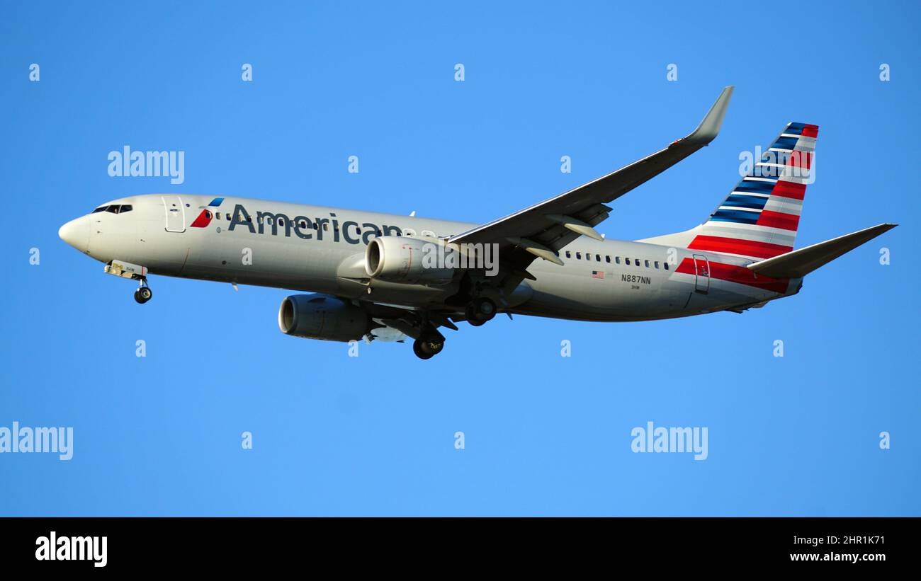 American Airlines Boeing 737 si prepara per l'atterraggio all'aeroporto internazionale o'Hare di Chicago Foto Stock