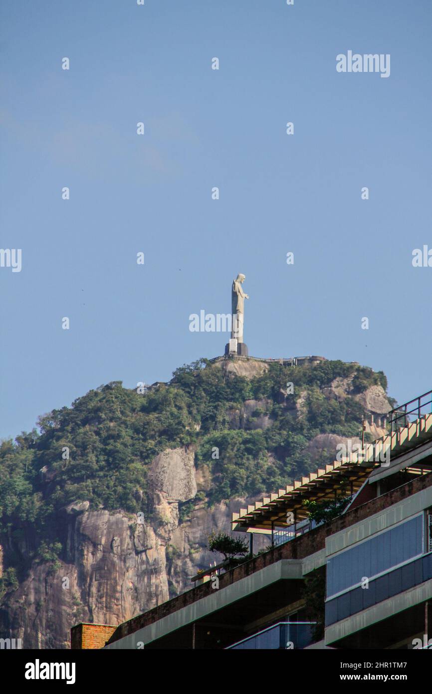 Cristo Redentore a Rio de Janeiro, Brasile - 05 dicembre 2021: Cristo Redentore visto dalla laguna di Rodrigo de Freitas a Rio de Janeiro. Foto Stock