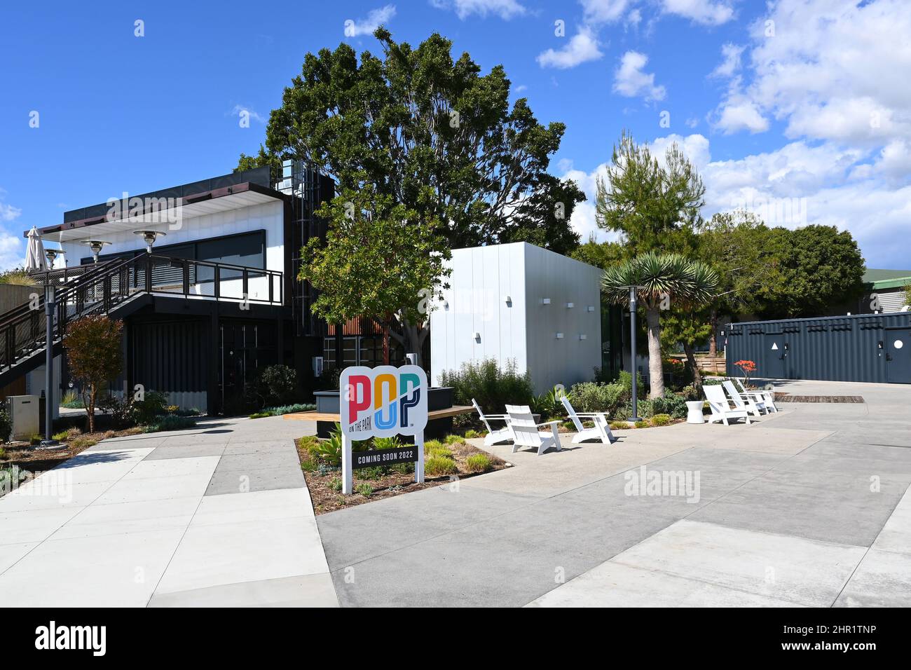 IRVINE, CALIFORNIA - 23 FEB 2022: POP UP on the Park, all'Orange County Great Park, propone cibo, bevande e boutique esperienze di shopping. Foto Stock