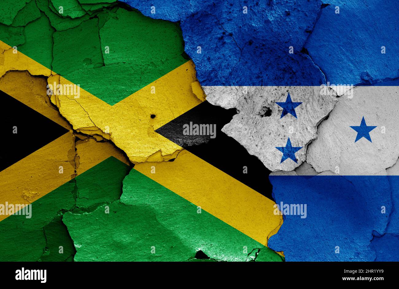 Bandiere di Giamaica e Honduras dipinte su muro rotto Foto Stock
