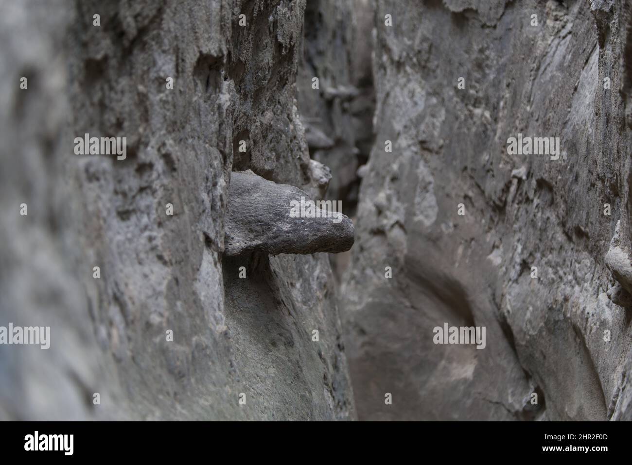 Le strette mura del sentiero Los Hoyos nel deserto grigio di Tatacoa, Colombia Foto Stock
