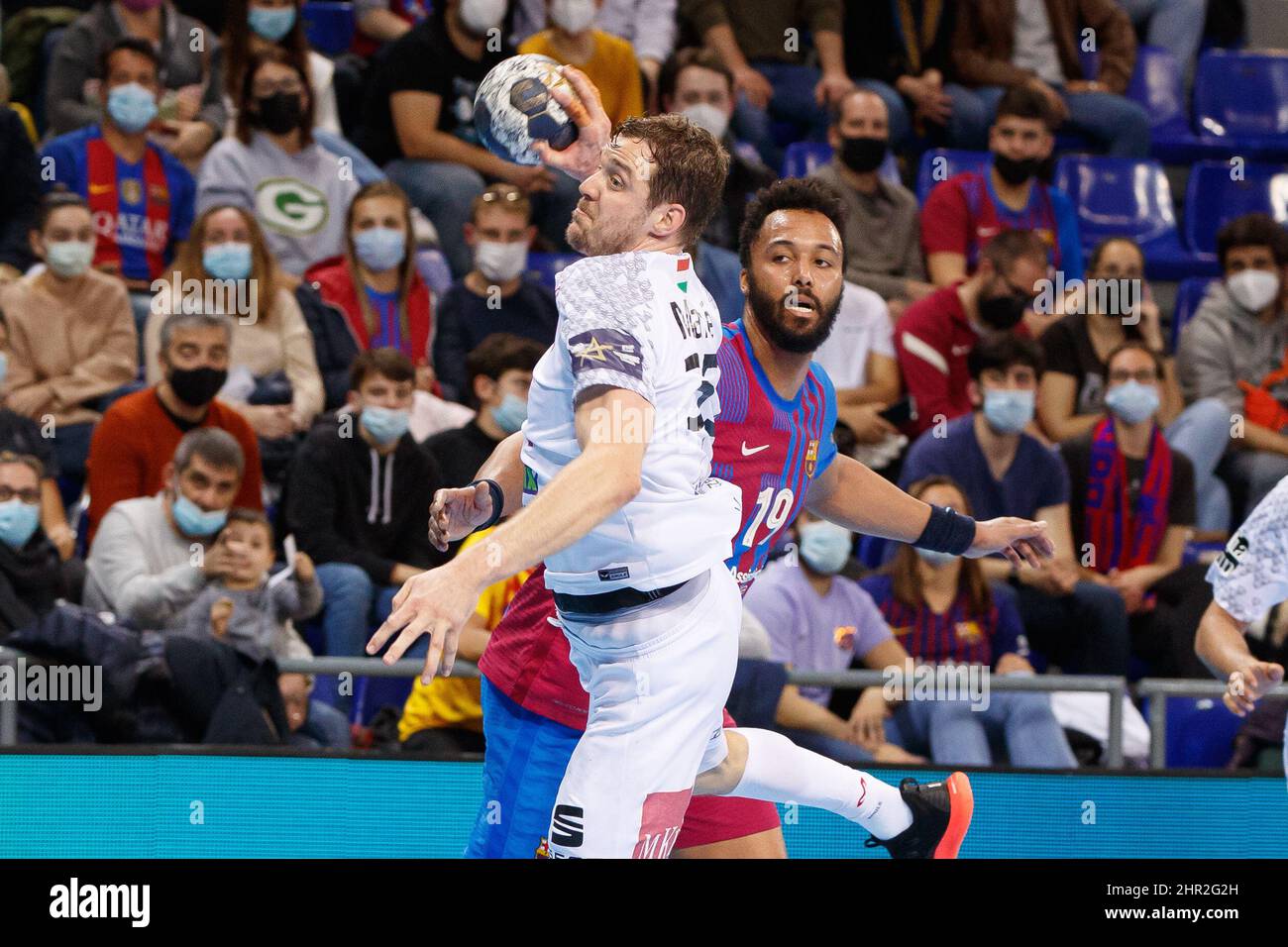 Barcellona, Spagna. 24th Feb 2022. Kentin Mahe di Telekom Veszprem HC in azione durante la partita della EHF Champions League tra il FC Barcelona e Telekom Veszprem HC al Palau Blaugrana di Barcellona. (Credit Image: © David Ramirez/DAX via ZUMA Press Wire) Foto Stock