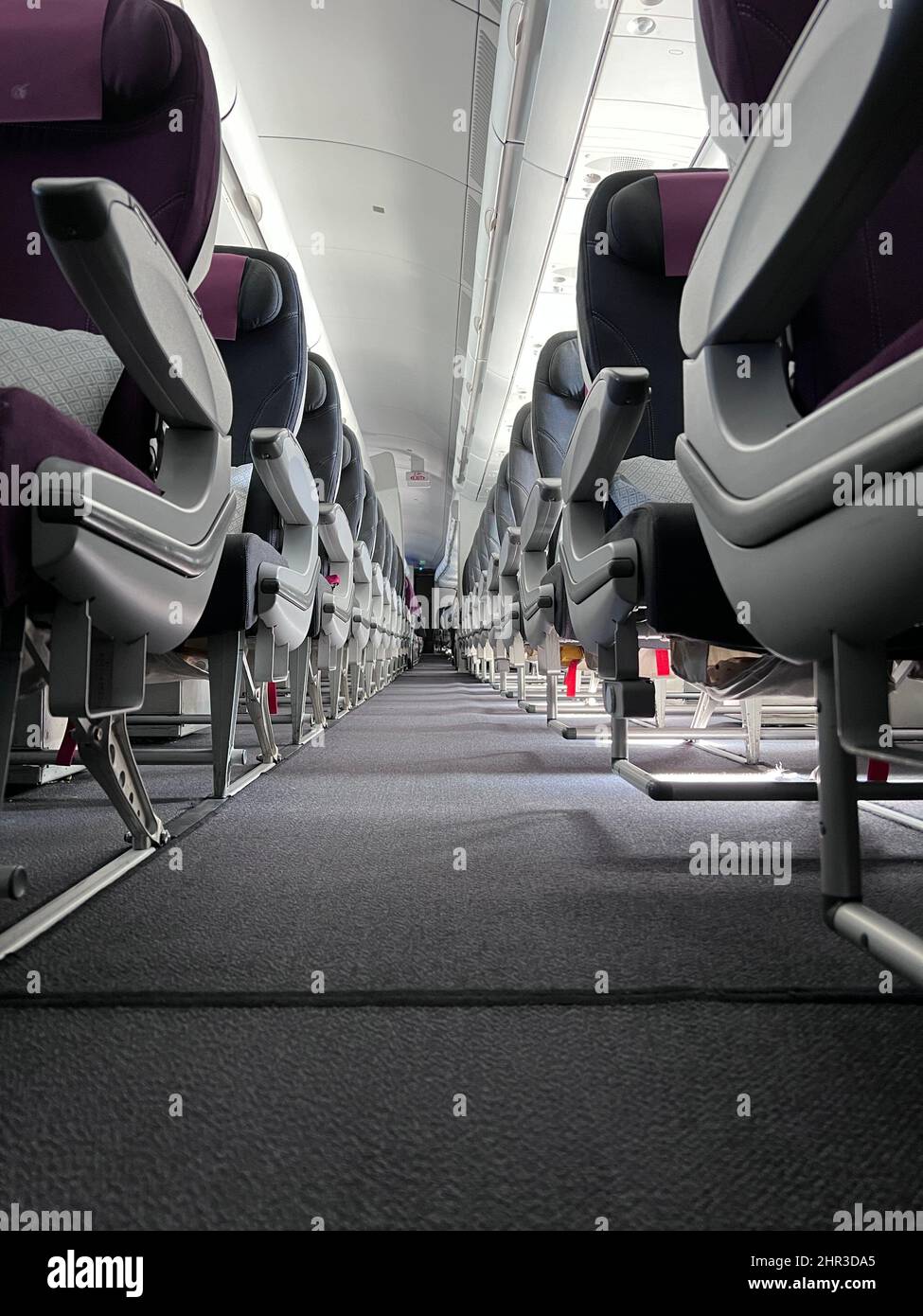 File di posti a sedere aperti sul volo Qatar Air Foto Stock
