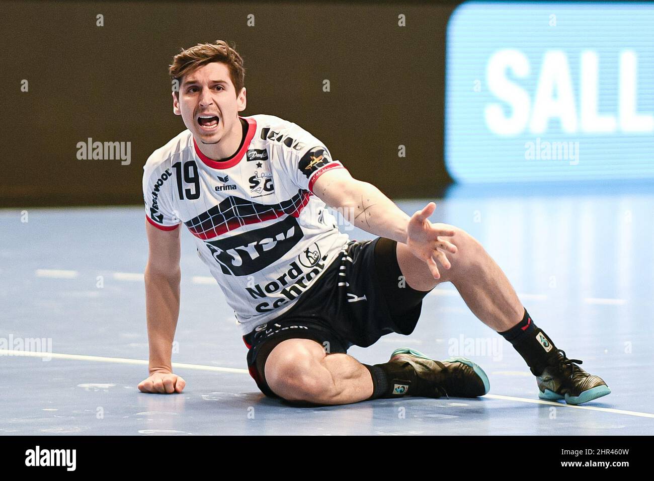 Marius Steinhauser reagisce durante la EHF Champions League, partita di pallamano in fase di gruppo tra Paris Saint-Germain Handball e SG Flensburg-Handewitt il 24 febbraio 2022 allo stadio Pierre de Coubertin di Parigi, Francia - Foto: Victor Joly/DPPI/LiveMedia Foto Stock