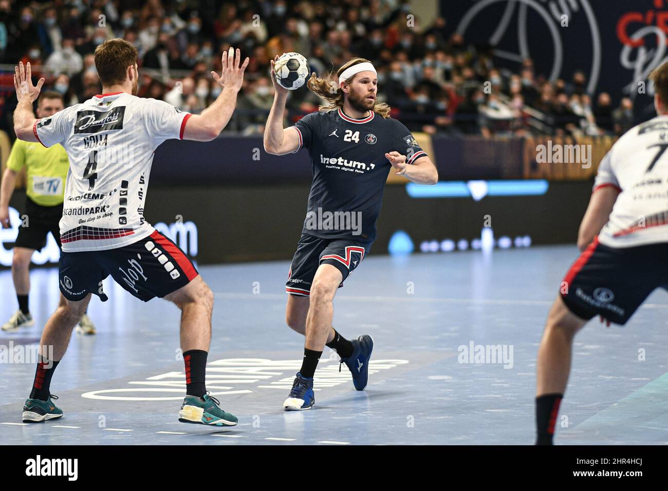 Mikkel Hansen del PSG durante la EHF Champions League, partita di pallamano in fase di gruppo tra Paris Saint-Germain Handball e SG Flensburg-Handewitt il 24 febbraio 2022 allo stadio Pierre de Coubertin di Parigi, Francia - Foto: Victor Joly/DPPI/LiveMedia Foto Stock