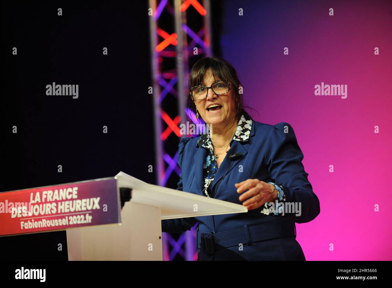 Cathy Poly, senatore francese, durante una riunione pubblica del candidato presidenziale del Partito Comunista Francese (PCF) Fabien Roussel ad Avion, Francia, il 24 febbraio 2022. Foto di Christophe Forestier/ABACAPRESS.COM Foto Stock