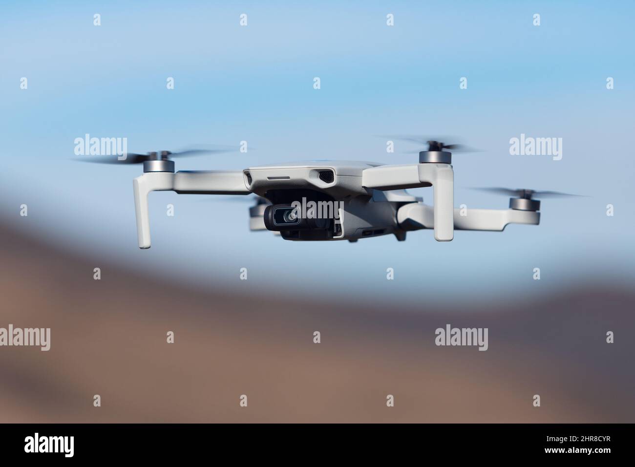 Vista ravvicinata di un drone che vola Foto Stock