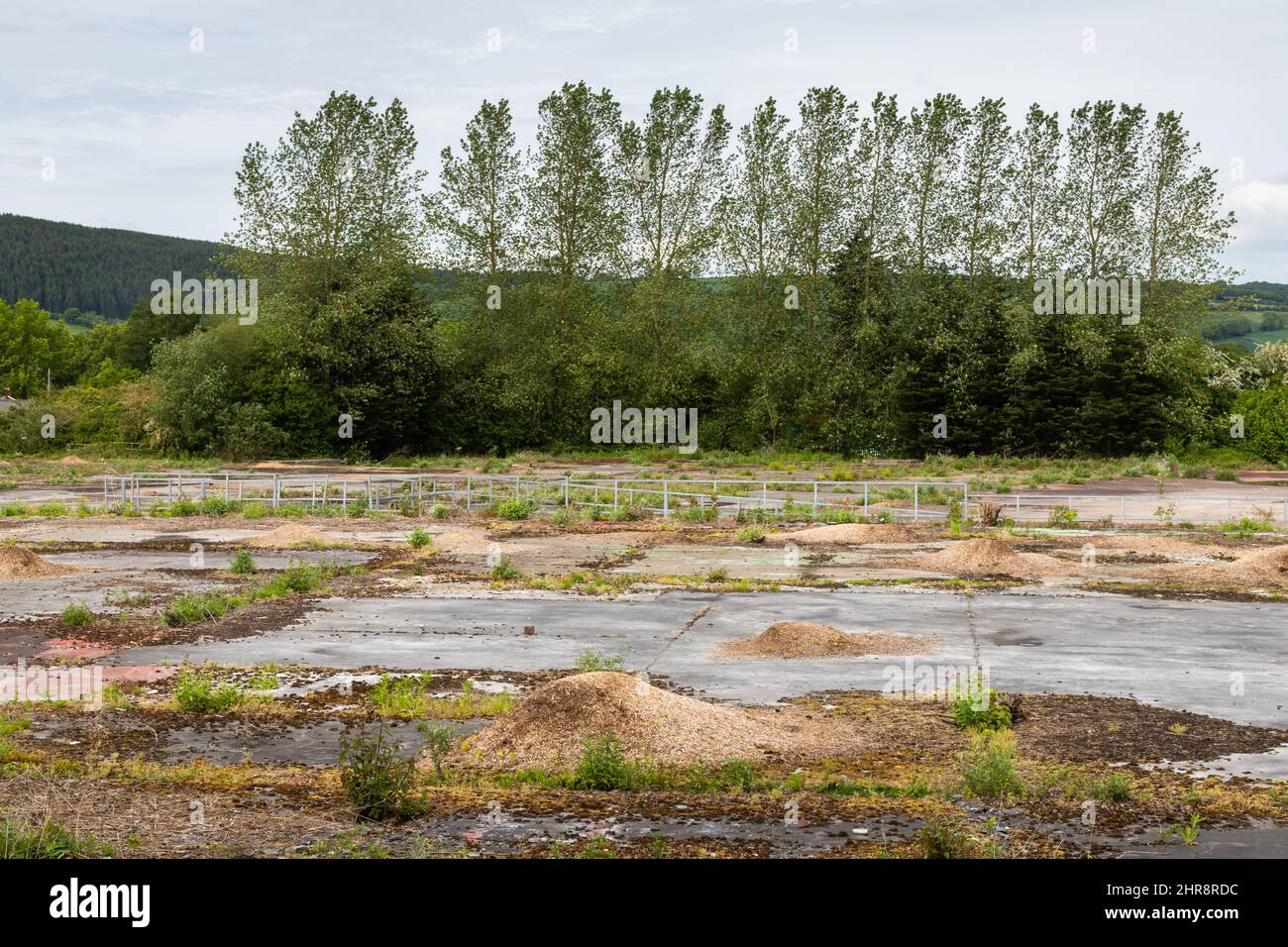 Stabilimento industriale demolito di Brownfield in campagna Foto Stock