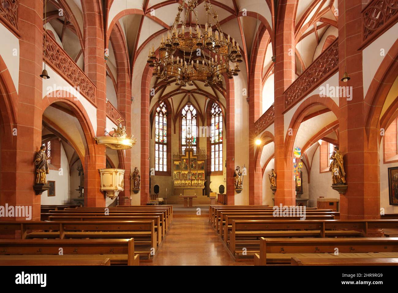 Vista del coro dalla cattedrale gotica Rheingau, Geisenheim, Hesse, Germania Foto Stock