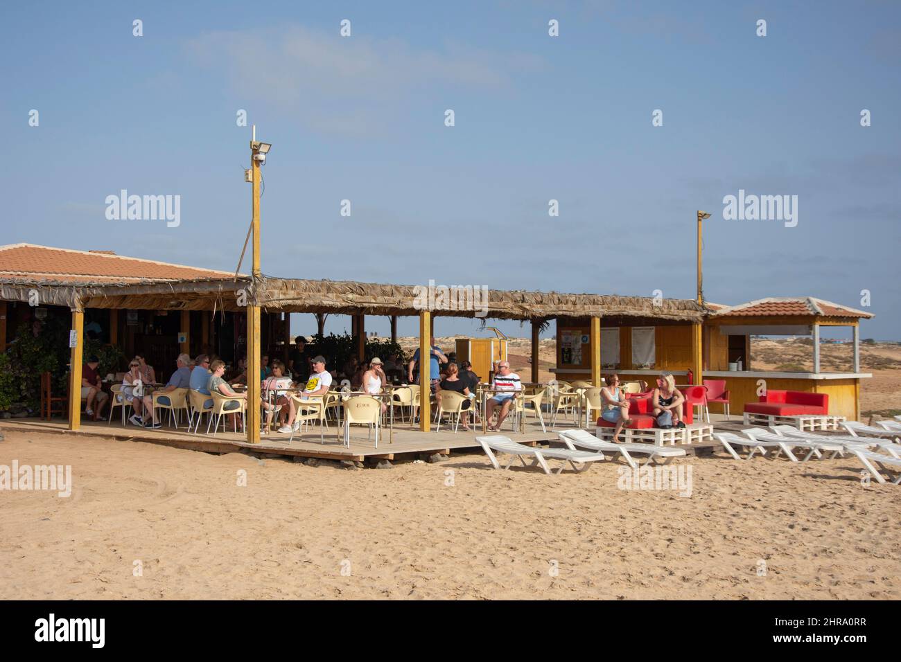Spiaggia di Ponta Preta e ristorante, Santa Maria, SAL (IIha do SAL), República de Cabo (Capo Verde) Foto Stock