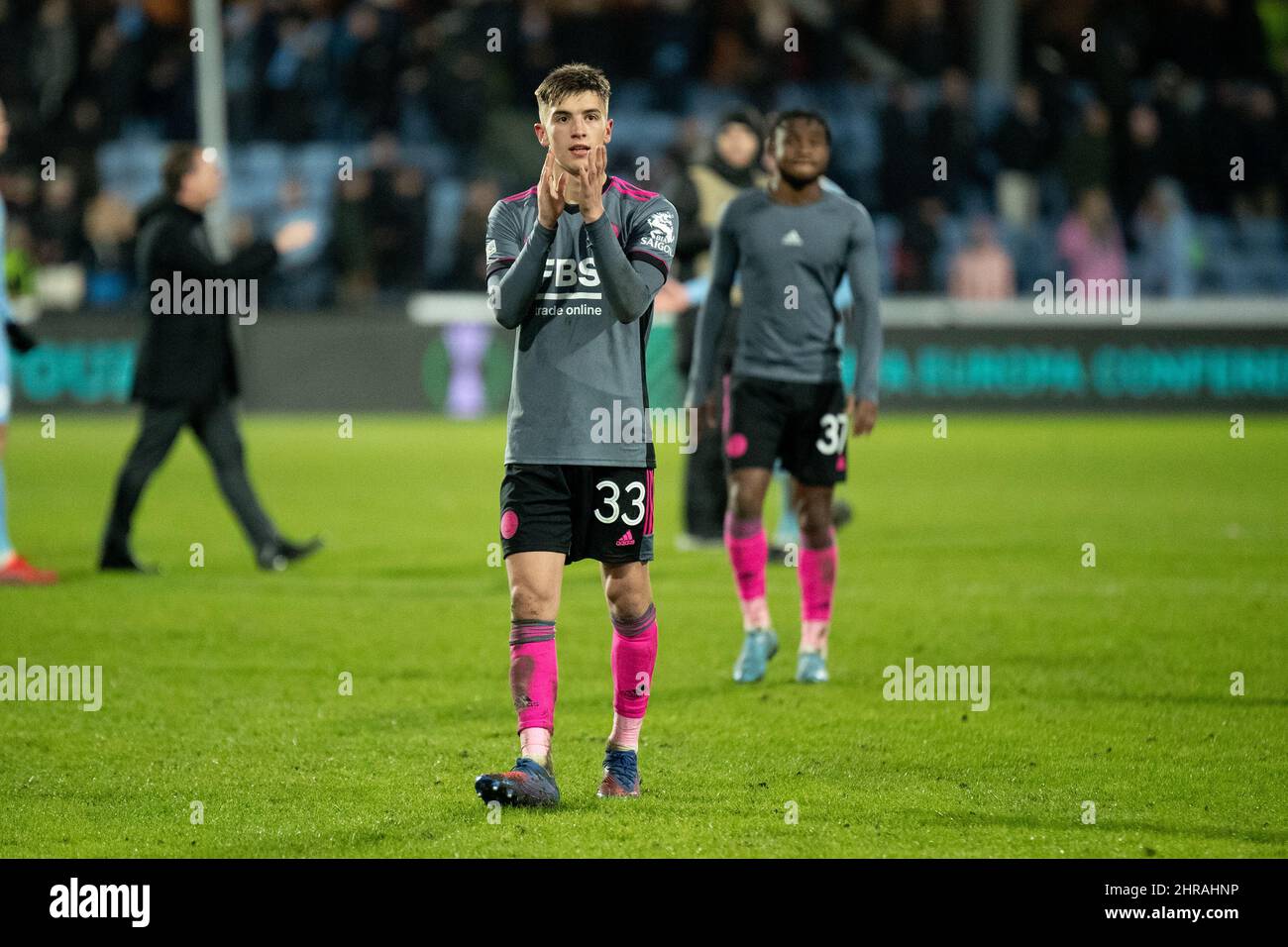 Randers, Danimarca. 24th, febbraio 2022. Luke Thomas (33) di Leicester City visto durante la partita della UEFA Europa Conference League tra il Randers FC e Leicester City al Cepheus Park di Randers. (Photo credit: Gonzales Photo - Balazs Popal). Foto Stock