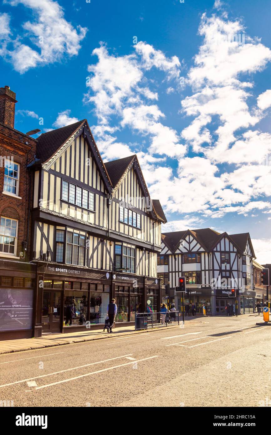 Mock edifici in stile tudor all'incrocio di Bancroft e Harmitage Road a Hitchin, Hertfordshire, Regno Unito Foto Stock