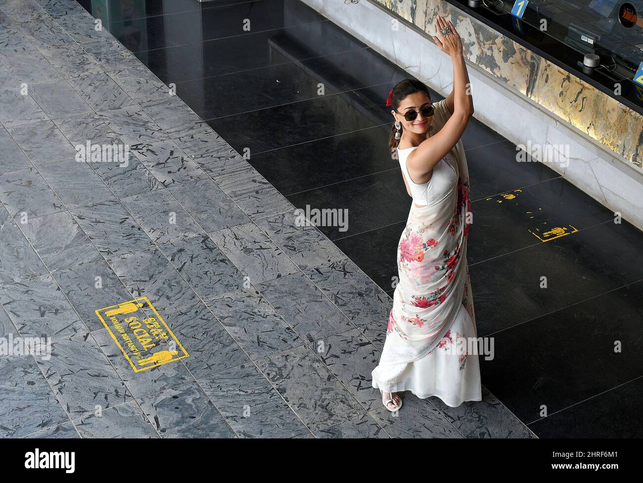 Mumbai, India. 25th Feb 2022. L'attrice di Bollywood, Alia Bhatt pone per le foto durante l'evento promozionale del suo film 'Gangubai Kathiawadi'. Il film è rilasciato in teatri in tutta l'India oggi. (Foto di Ashish Vaishnav/SOPA Images/Sipa USA) Credit: Sipa USA/Alamy Live News Foto Stock