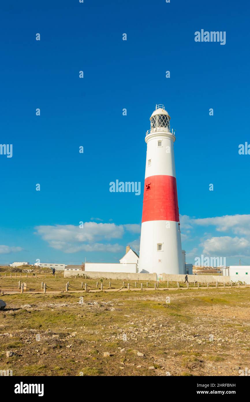 Faro a strisce rosse e bianche sull'isola di Portland, Portland Bill Foto Stock