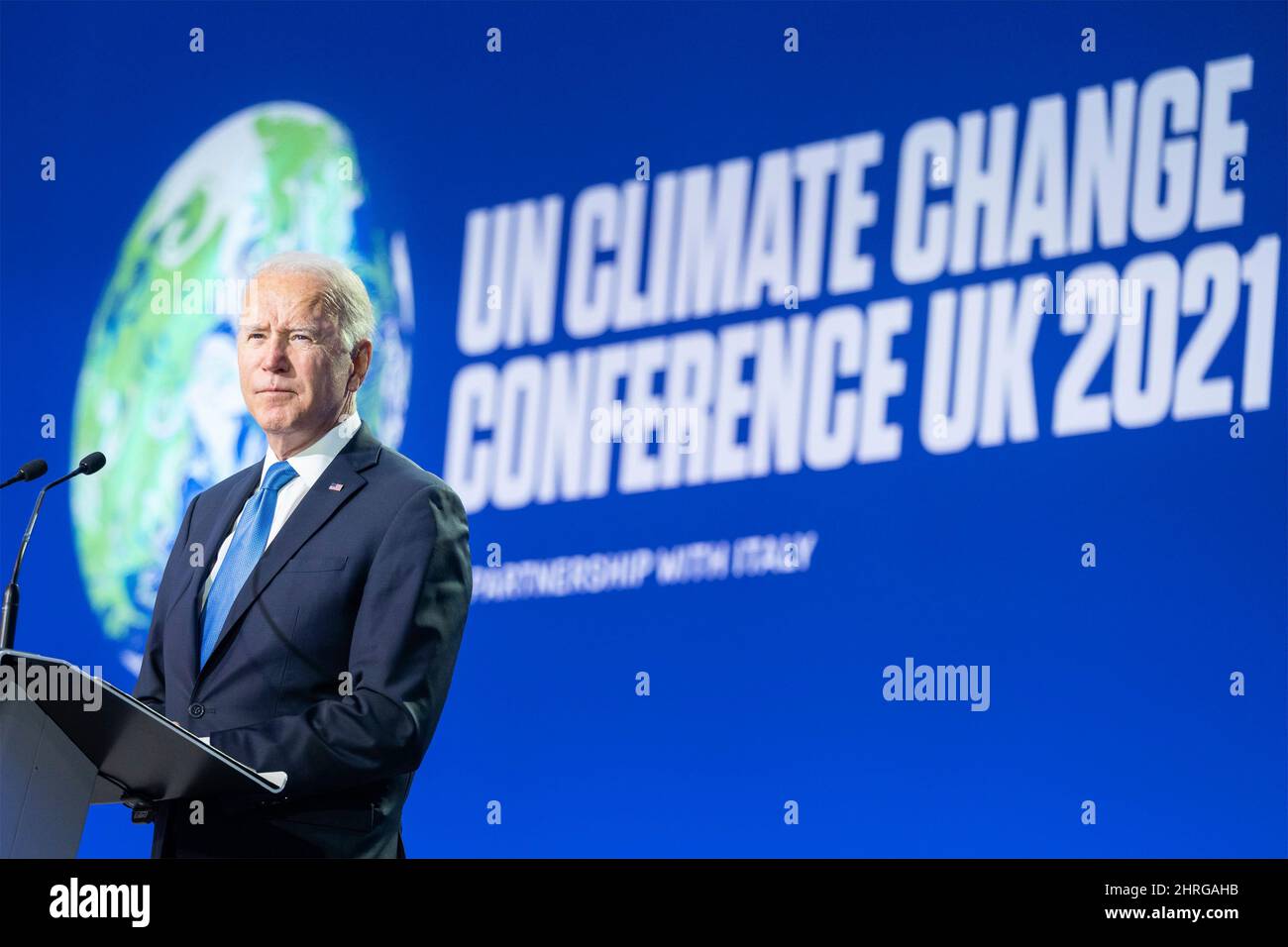 Il presidente degli Stati Uniti Joe Biden, ha un discorso alla sessione Accelerating Net Zero Innovation alla Conferenza delle Nazioni Unite sui cambiamenti climatici COP26 con i leader mondiali allo Scottish Event Campus, 2 novembre 2021 a Glasgow, Scozia. Foto Stock