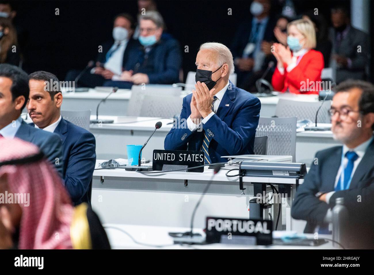 Il presidente degli Stati Uniti Joe Biden partecipa alla sessione di apertura della Conferenza sul cambiamento climatico delle Nazioni Unite del COP26 con i leader mondiali al Campus dell'evento scozzese, il 1 novembre 2021 a Glasgow, Scozia. Foto Stock