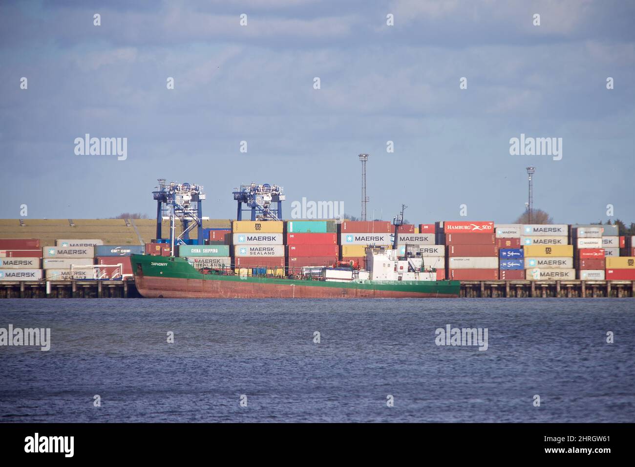 Tanker di petrolio commestibile Zapadnyy ancorato al porto di Felixstowe Foto Stock