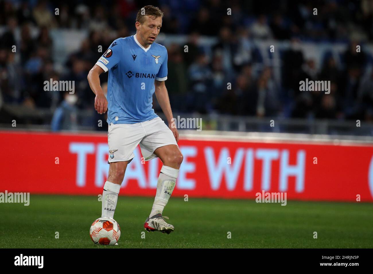 Roma, Italia. 24th Feb 2022. Lucas Leiva (Lazio) in azione durante la partita di Knockout della Europa League tra SS Lazio e Futebol Clube do Porto allo Stadio Olimpico il 24 febbraio 2022 a Roma. (Foto di Giuseppe fama/Pacific Press/Sipa USA) Credit: Sipa USA/Alamy Live News Foto Stock