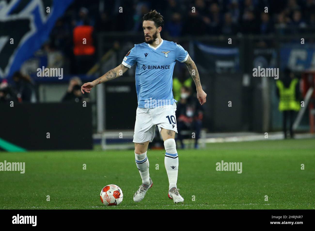 Roma, Italia. 24th Feb 2022. Luis Alberto (Lazio) in azione durante il round di Knockout della partita Europa League tra SS Lazio e Futebol Clube do Porto allo Stadio Olimpico il 24 febbraio 2022 a Roma. (Foto di Giuseppe fama/Pacific Press/Sipa USA) Credit: Sipa USA/Alamy Live News Foto Stock