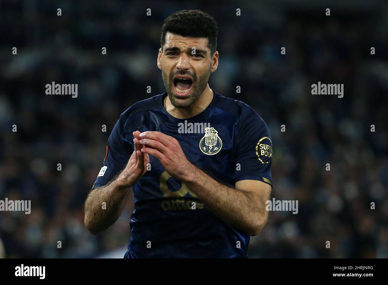Roma, Italia. 24th Feb 2022. Mehdi Taremi (Porto) festeggia dopo di che segna una penalità durante il torneo di calcio Knockout dell'Europa League tra SS Lazio e Futebol Clube do Porto allo Stadio Olimpico il 24 febbraio 2022 a Roma, Italia. (Foto di Giuseppe fama/Pacific Press/Sipa USA) Credit: Sipa USA/Alamy Live News Foto Stock