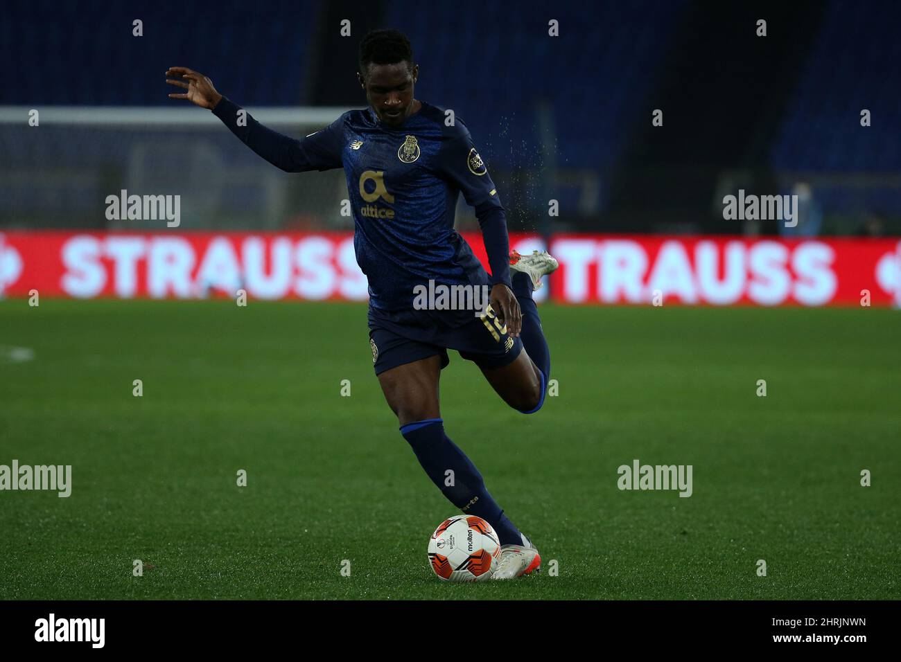 Roma, Italia. 24th Feb 2022. Zaidu Sanusi (Porto) in azione durante i play-off del round di Knockout della partita Europa League tra SS Lazio e Futebol Clube do Porto allo Stadio Olimpico il 24 febbraio 2022 a Roma, Italia. (Foto di Giuseppe fama/Pacific Press/Sipa USA) Credit: Sipa USA/Alamy Live News Foto Stock