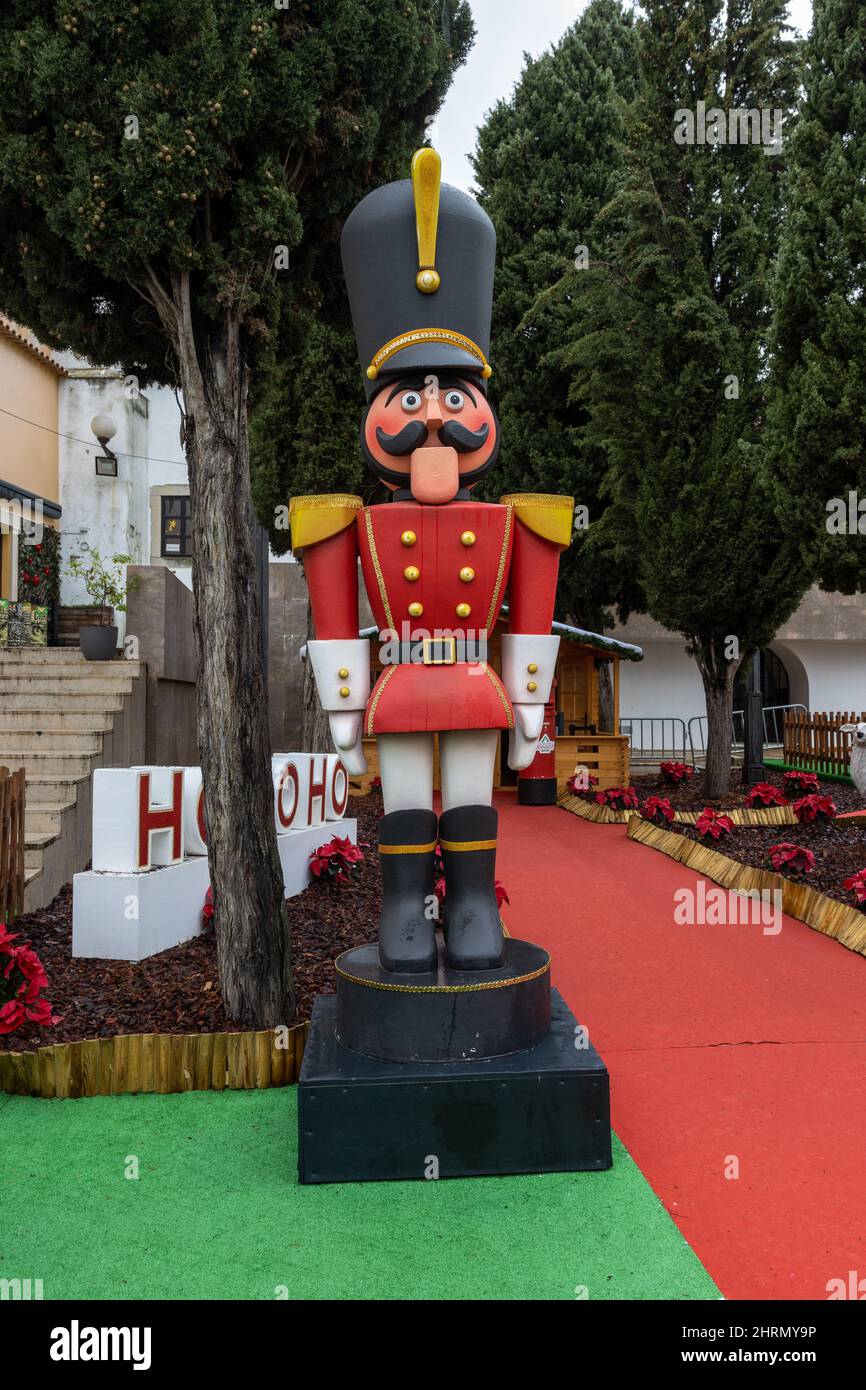 Decorazioni natalizie in una piccola città portoghese a Loule, Portogallo Foto Stock