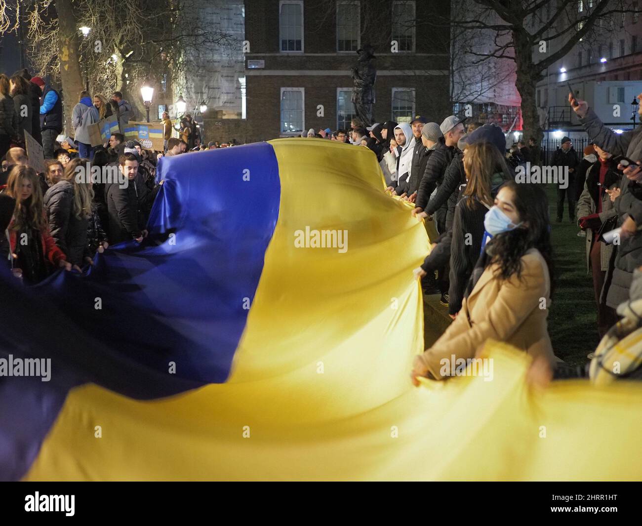Londra. 25th febbraio 2022. Il secondo giorno dell'invasione russa dell'Ucraina. Downing Street protesta chiedendo ulteriori sanzioni contro la Russia per Foto Stock